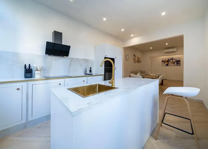 Spacious Two Bedroom Design Near Circo Massimo Rzym