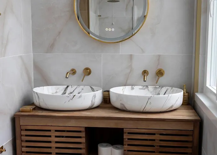 Spacious Two Bedroom Design Near Circo Massimo Apartament